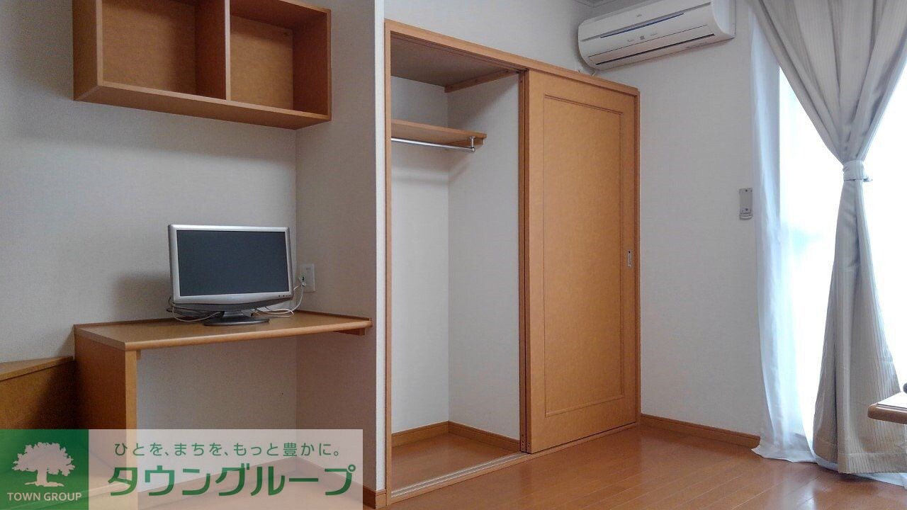 物件内観写真10　(室内に大型収納あり)