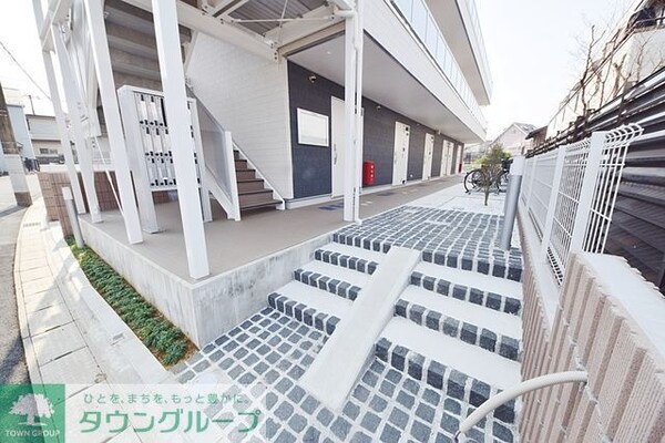 エントランス(お問合せはタウンハウジングまで！※現地待合わせ相談可能)