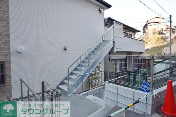 エントランス(お問合せはタウンハウジングまで！※現地待合わせ相談可能)