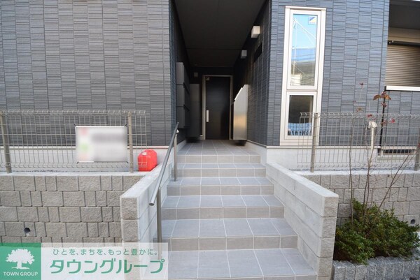 エントランス(お問合せはタウンハウジングまで！※現地待合わせ相談可能)