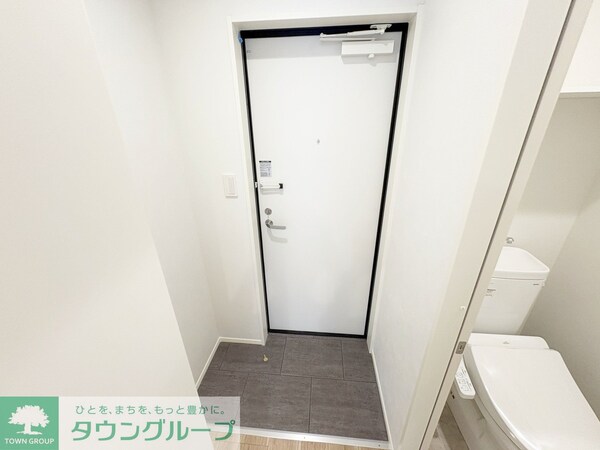 玄関(ディンプルキーでセキュリティ安心です)