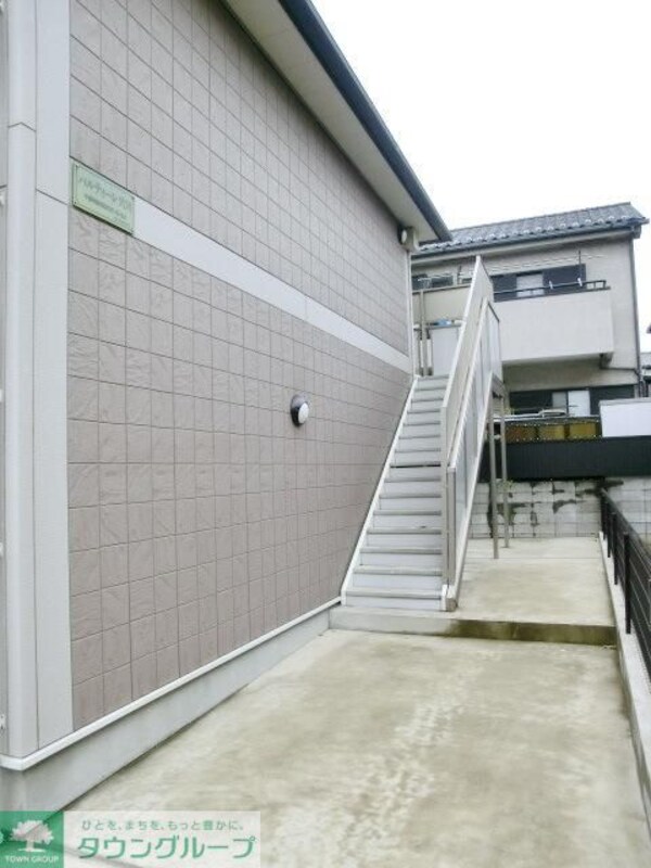 エントランス(お問合せはタウンハウジングまで！※現地待合わせ相談可能)