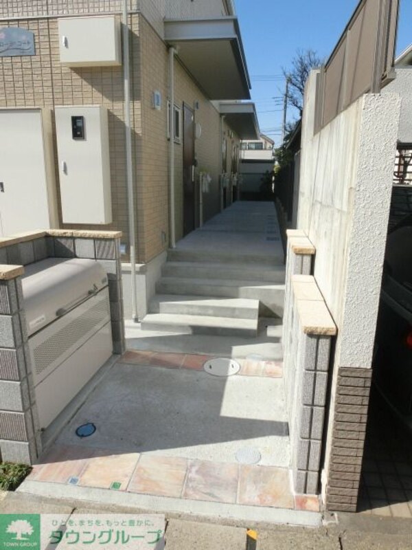 エントランス(お問合せはタウンハウジングまで！※現地待合わせ相談可能)