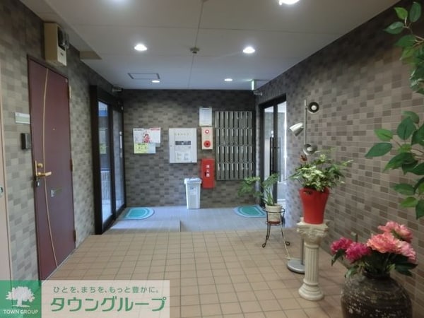 エントランス(お問合せはタウンハウジングまで！※現地待合わせ相談可能)