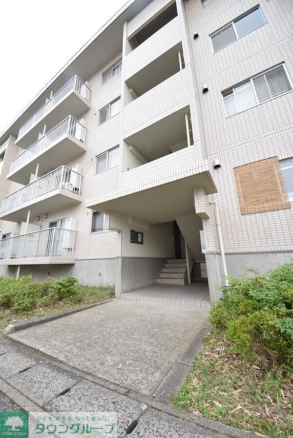 エントランス(お問合せはタウンハウジングまで！※現地待合わせ相談可能)