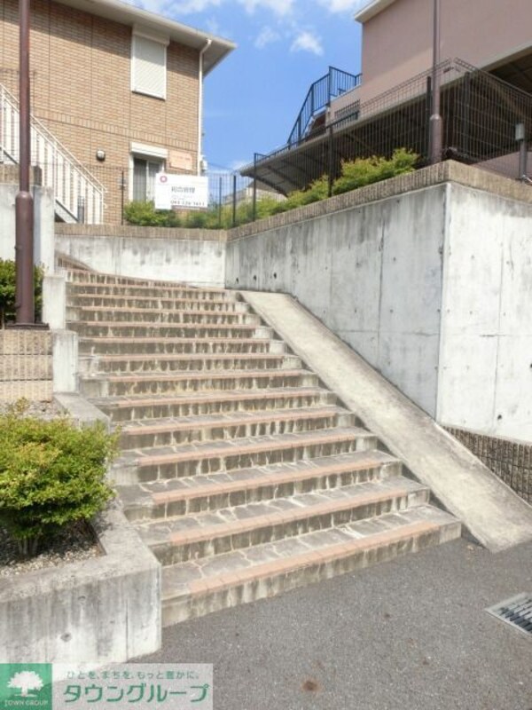 エントランス(お問合せはタウンハウジングまで！※現地待合わせ相談可能)
