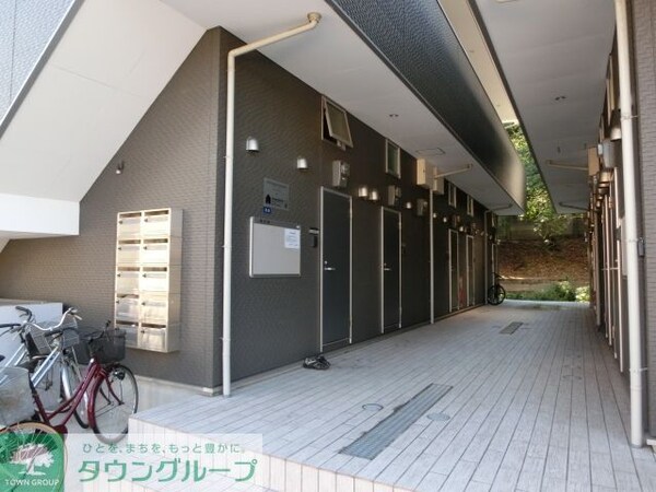 エントランス(お問合せはタウンハウジングまで！※現地待合わせ相談可能)