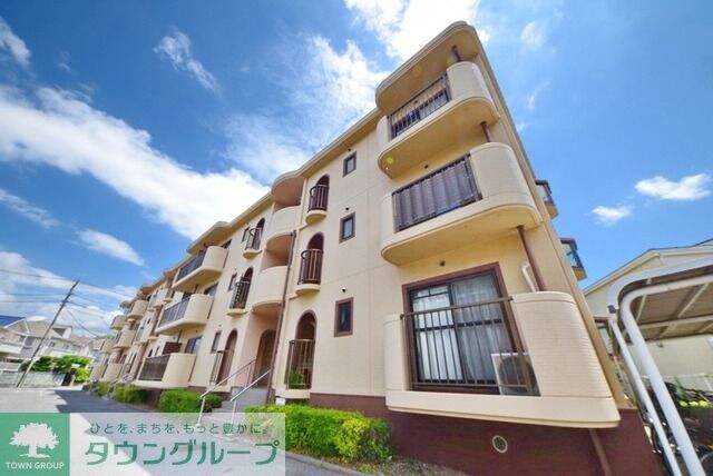 物件外観写真1　(ファミリーに人気の３ＤＫマンション)