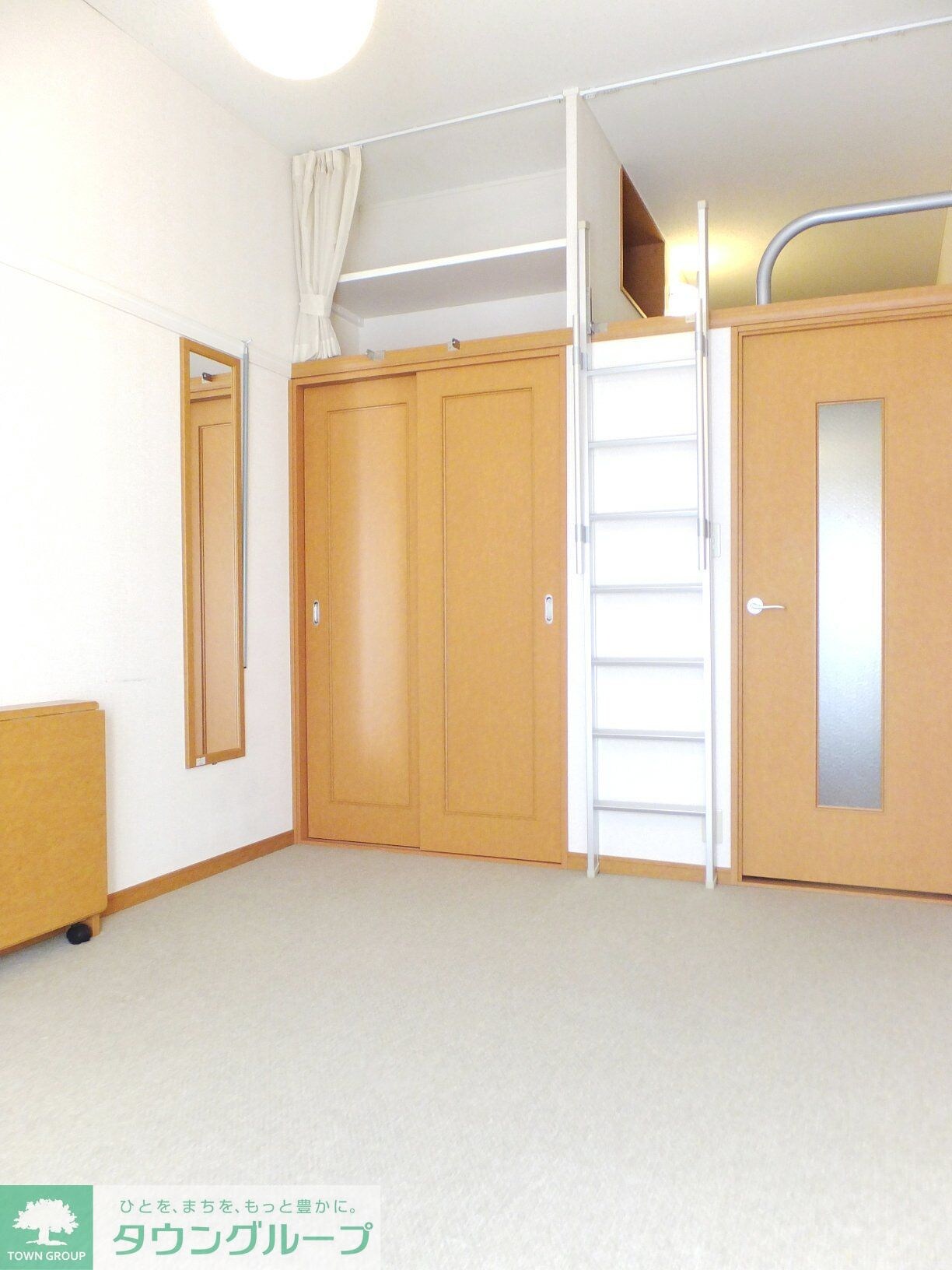 物件内観写真11　(2Fじゅうたん)