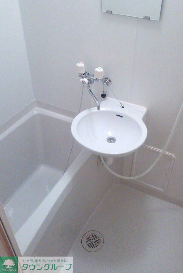 バス／シャワールーム等(雨の日にも便利な浴室乾燥機付き)