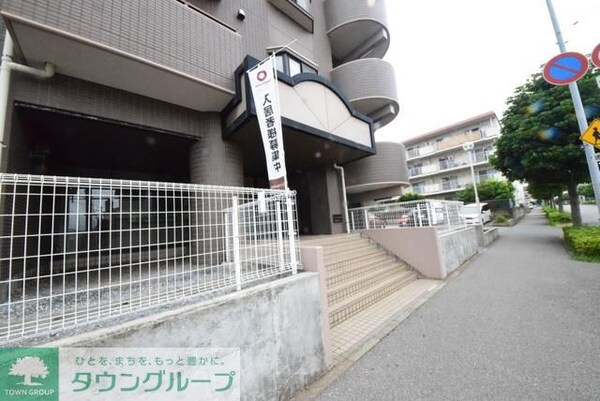 エントランス(お問合せはタウンハウジングまで！※現地待合わせ相談可能)