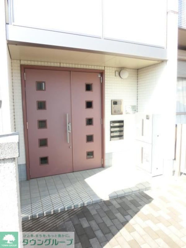 エントランス(お問合せはタウンハウジングまで！※現地待合わせ相談可能)