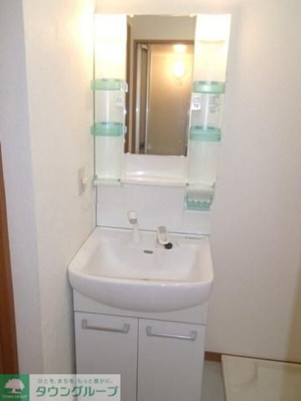 洗面(シャンプードレッサー付き独立洗面台です)