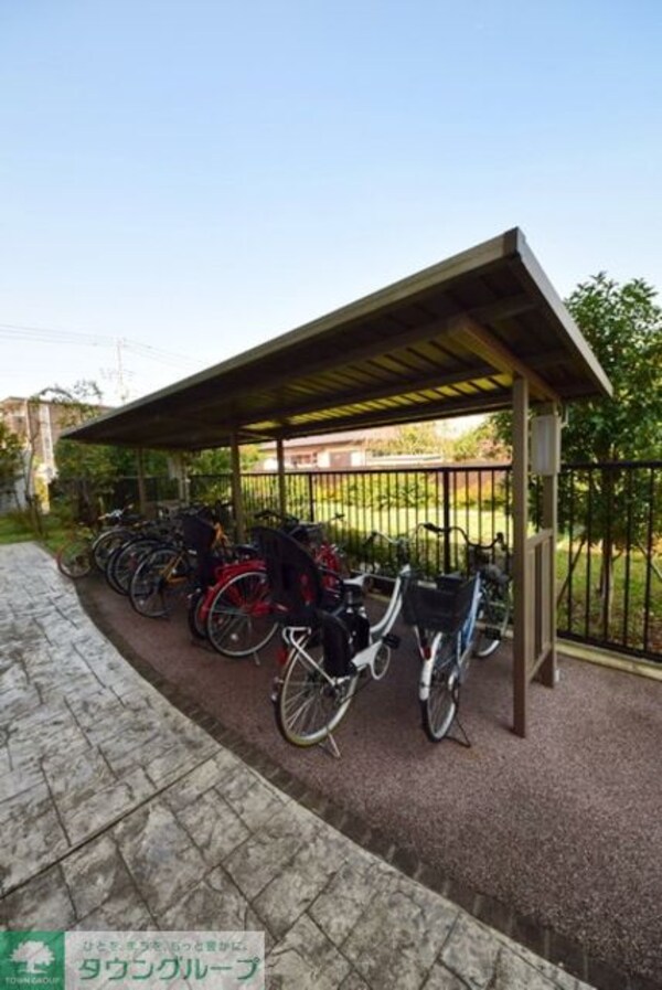 共有部分(屋根付き駐輪場)