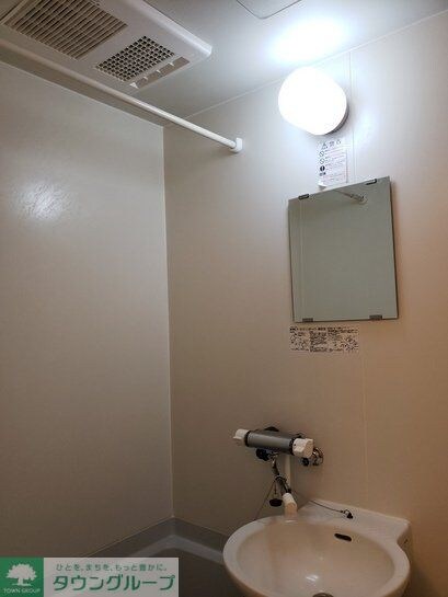 物件内観写真5　(雨の日にも便利な浴室乾燥機付き)