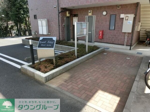 エントランス(お問合せはタウンハウジングまで！※現地待合わせ相談可能)