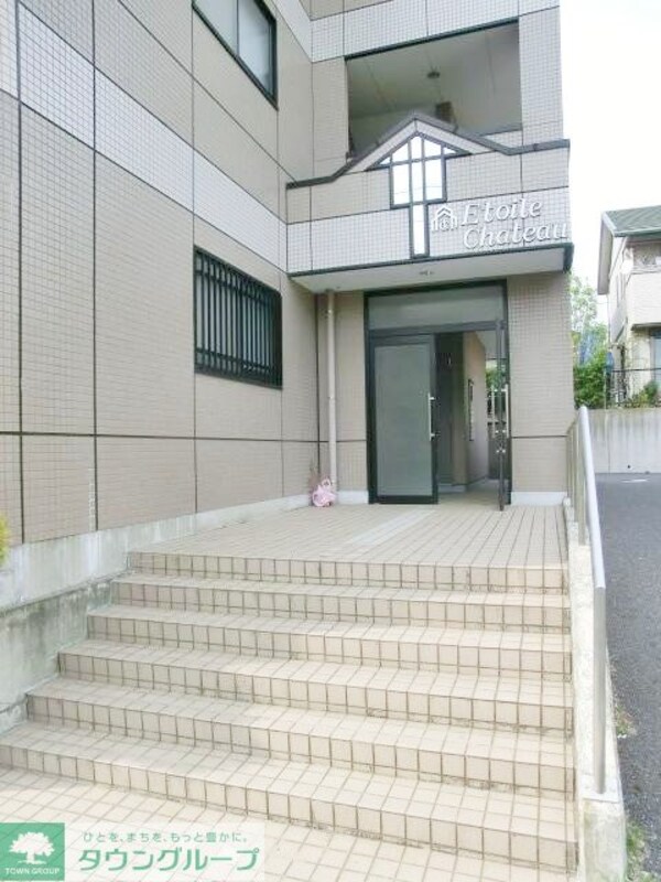 エントランス(お問合せはタウンハウジングまで！※現地待合わせ相談可能)