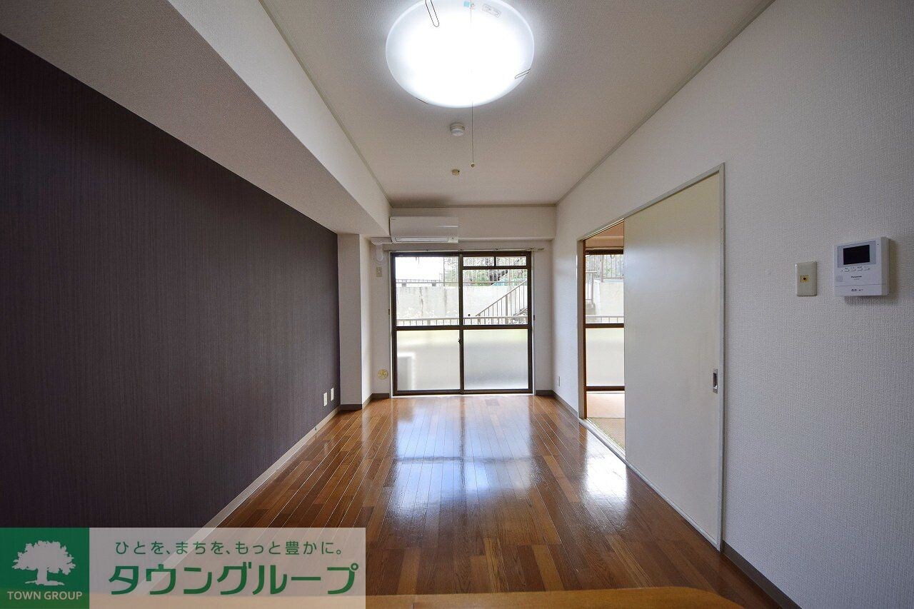 物件内観写真2　(リビング/居室)