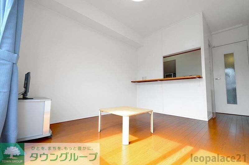 物件内観写真4　(リビング/居室)