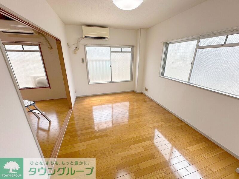 物件内観写真2　(リビング/居室)