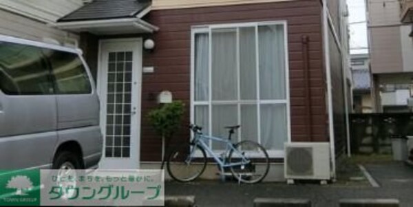エントランス(駐車場)