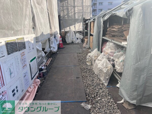 エントランス(駐車場)