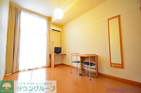 リビング・居室(設備・仕様は号室により異なる為、現況を優先致します。)