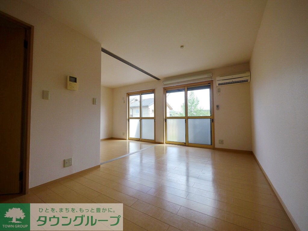 物件内観写真2　(リビング/居室)