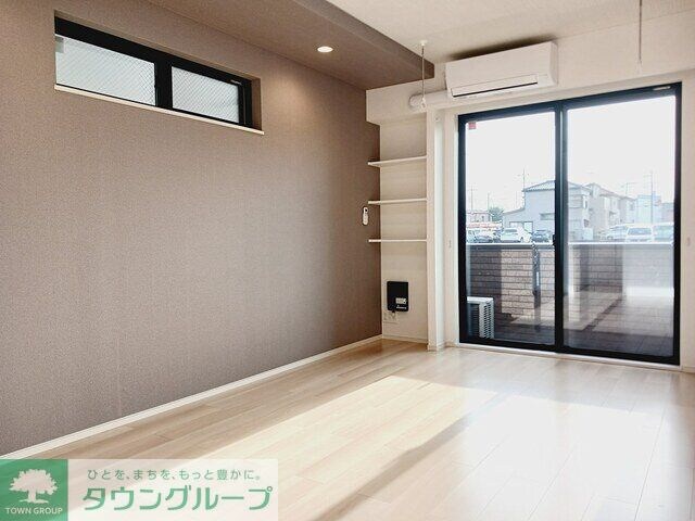 物件内観写真2　(リビング/居室)