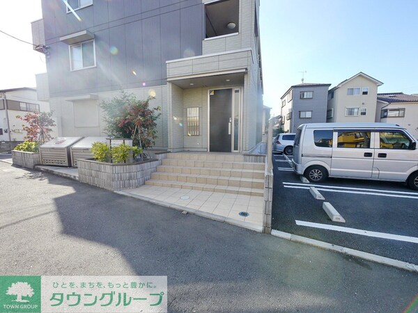 エントランス(駐車場)