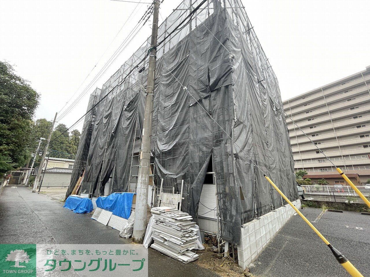 物件外観写真1　(駐車場)