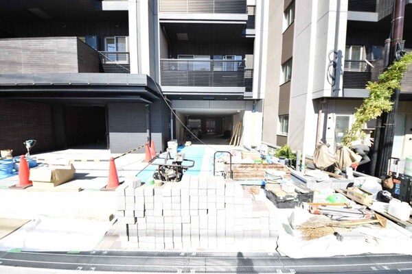 エントランス(駐車場)