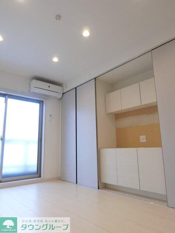 物件内観写真2　(リビング/居室)