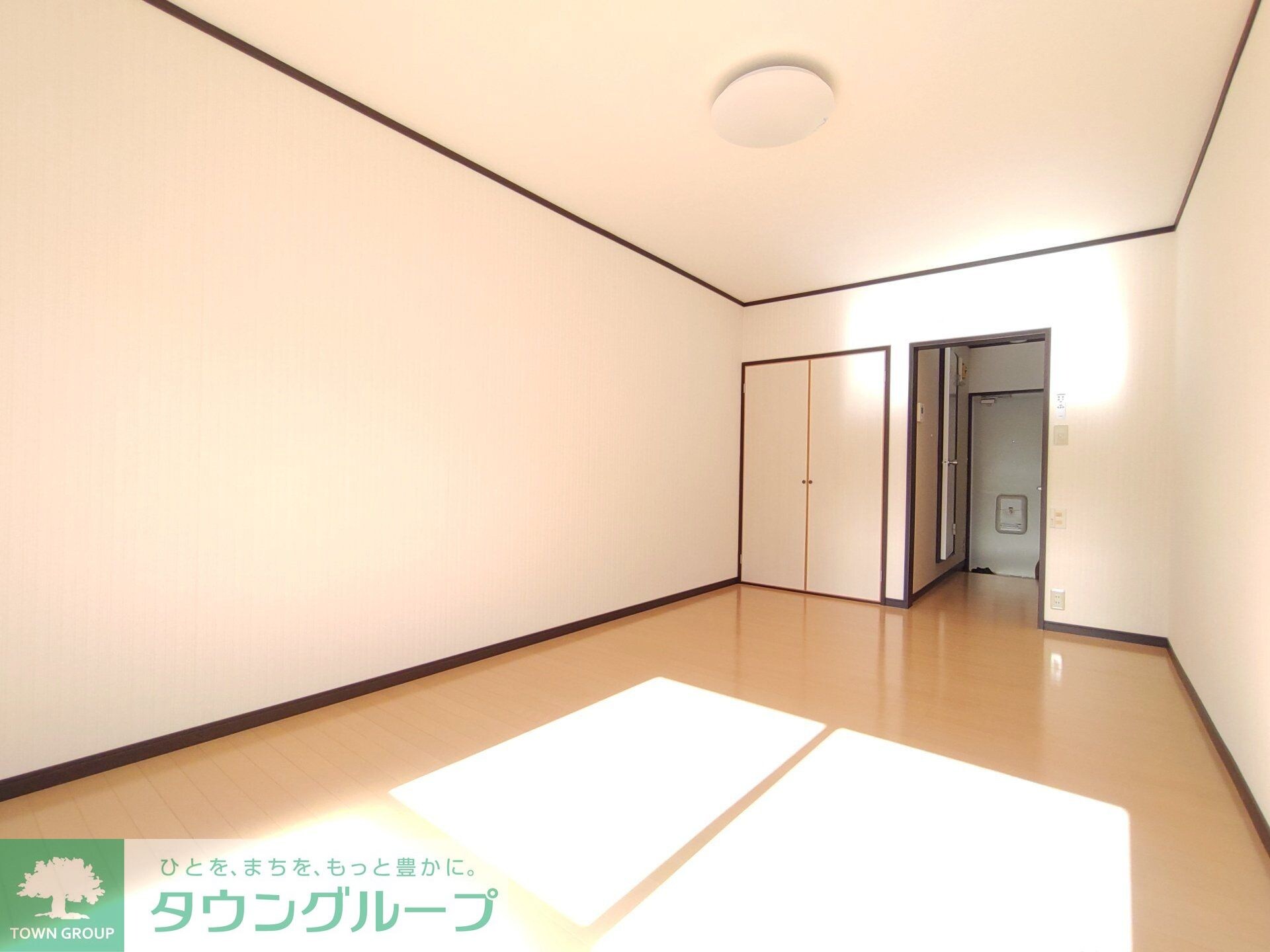 物件内観写真2　(リビング/居室)