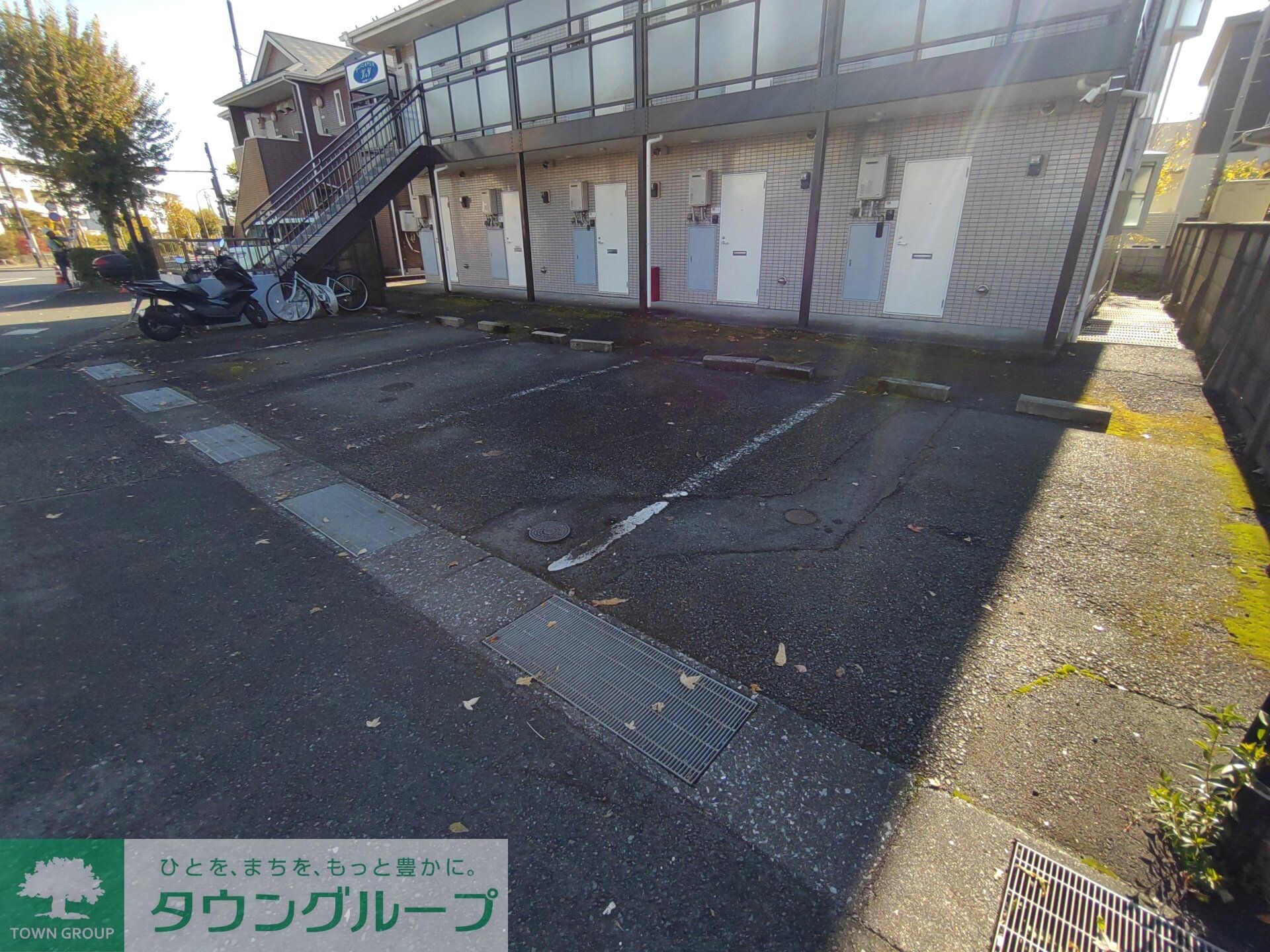 物件内観写真3　(駐車場)