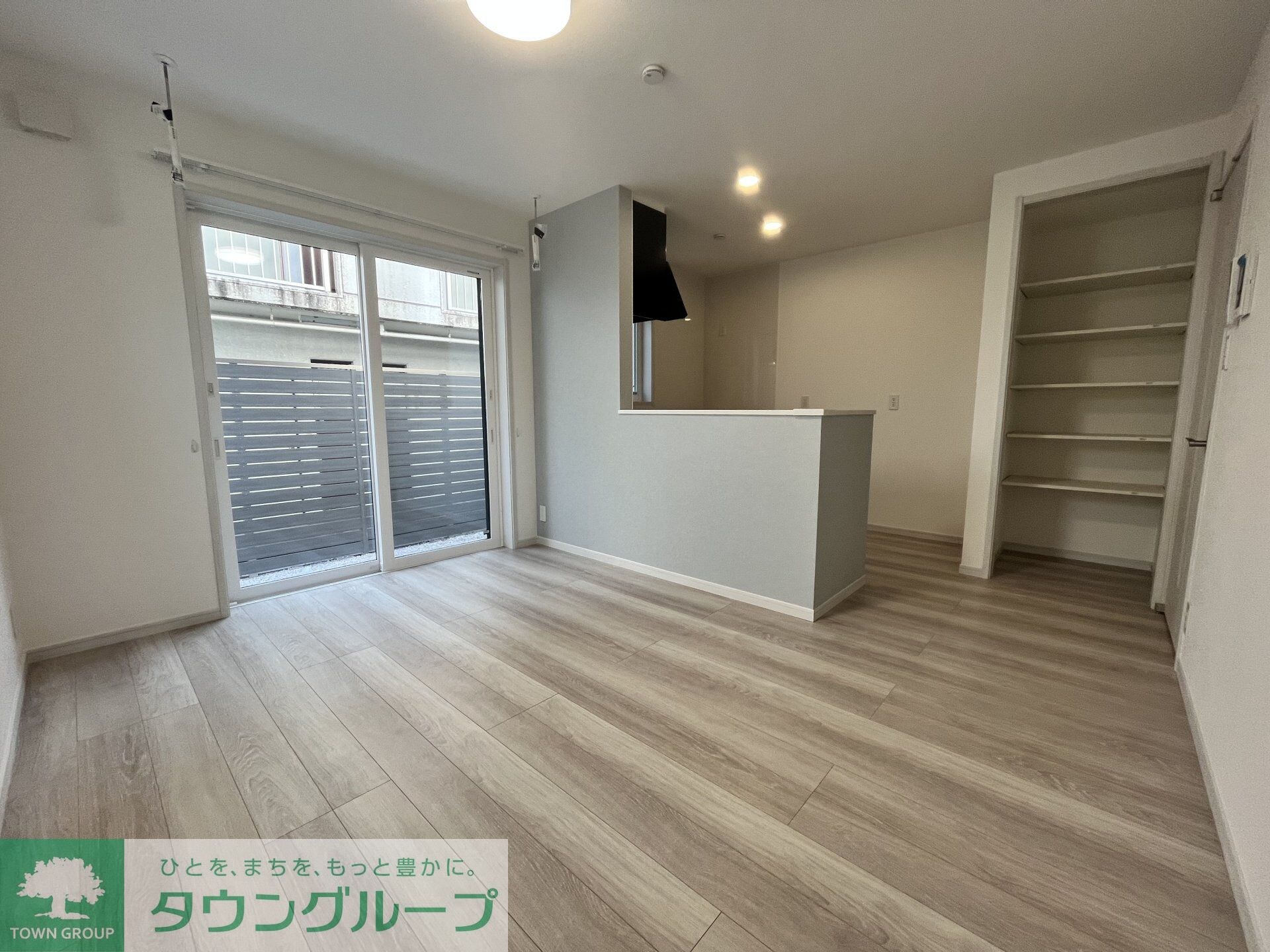 物件内観写真2　(リビング/居室)