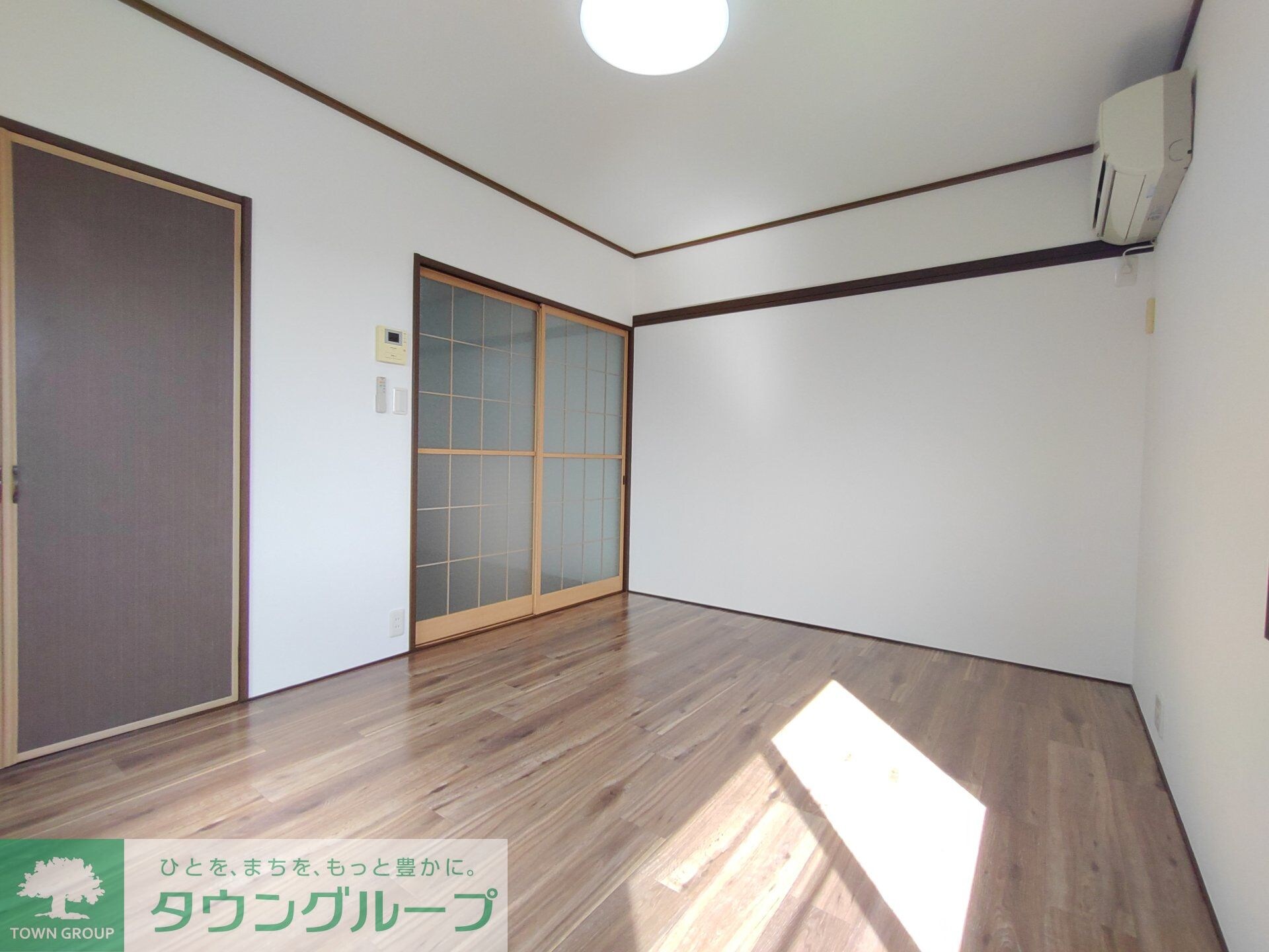 物件内観写真4　(リビング/居室)