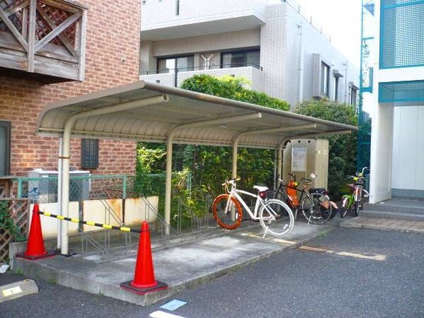 共有部分(屋根付き駐輪場です)