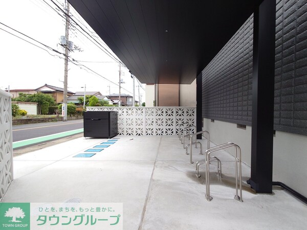 駐車場(駐輪場　各世帯2台まで要駐輪シール)