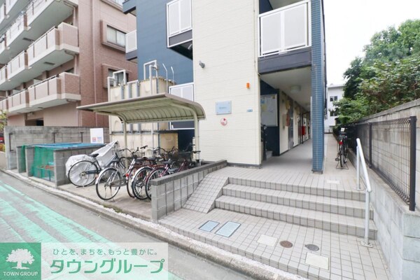 エントランス(駐車場)