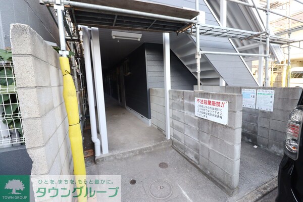 エントランス(駐車場)