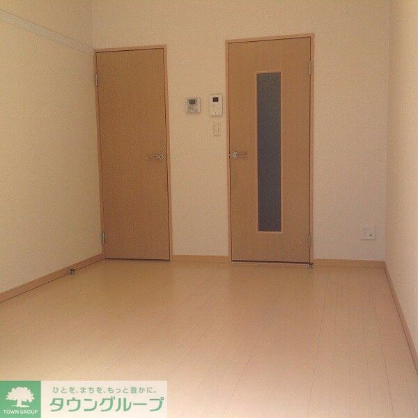 リビング・居室(備品は部屋毎に異なります。１Ｆのみフローリング)