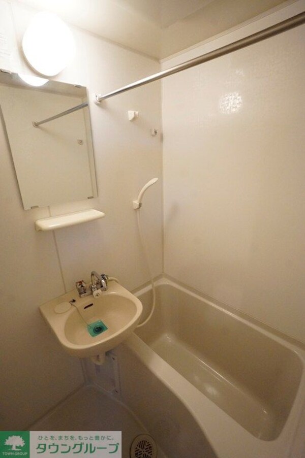 バス／シャワールーム等(205号室の写真を使用してます。)