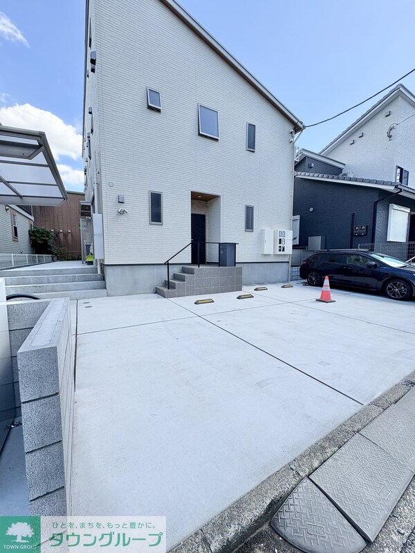 エントランス(駐車場)