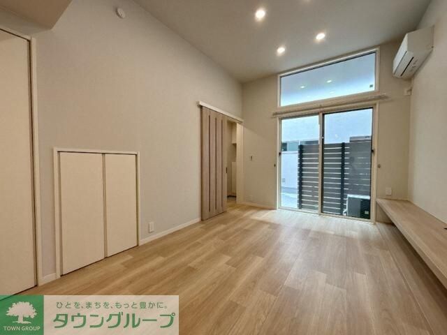 物件内観写真2　(リビング/居室)