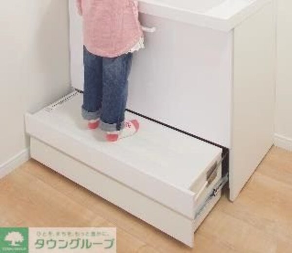 設備(洗面台下にステップ設備収納)