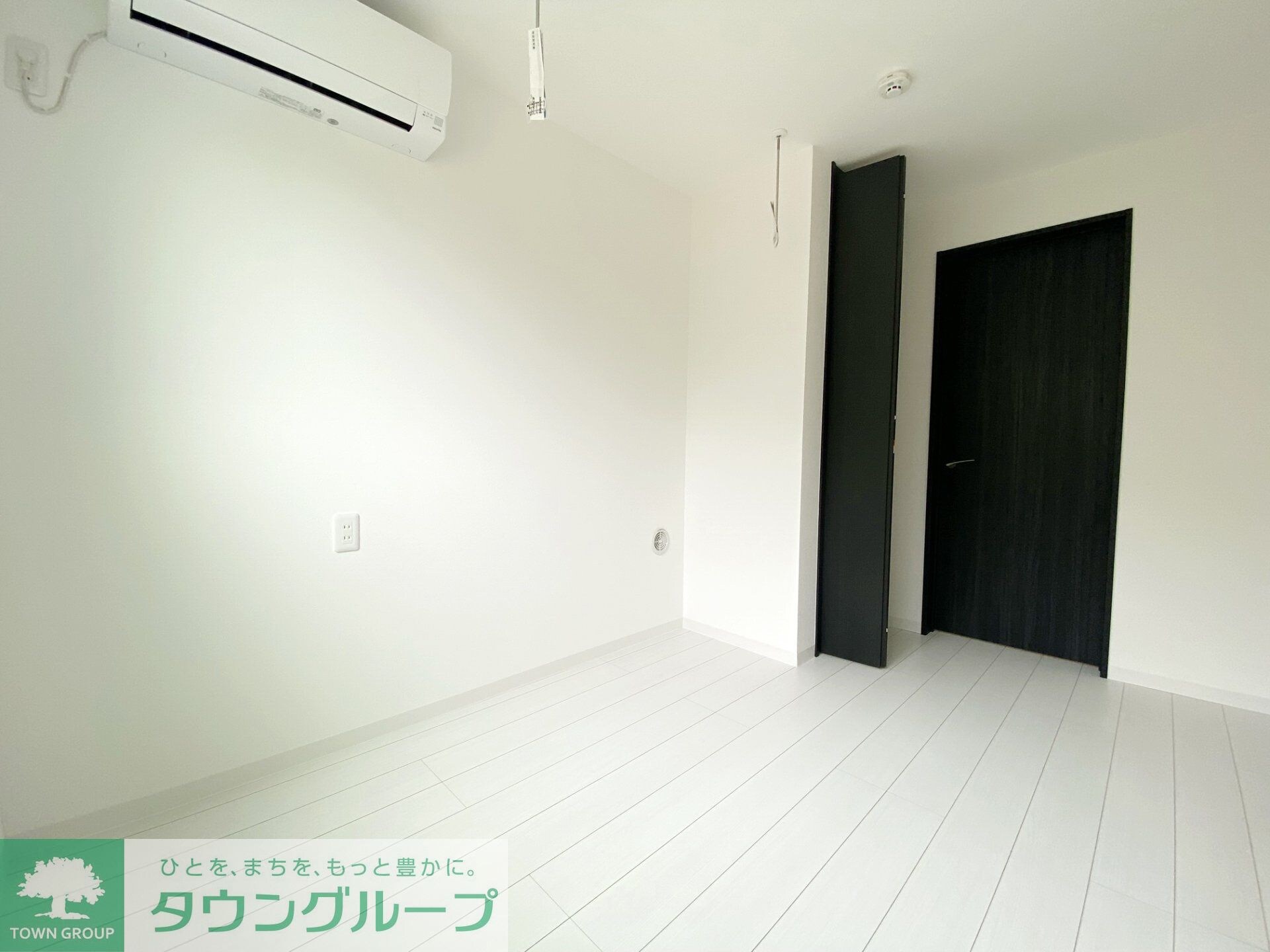 物件内観写真3　(リビング/居室)