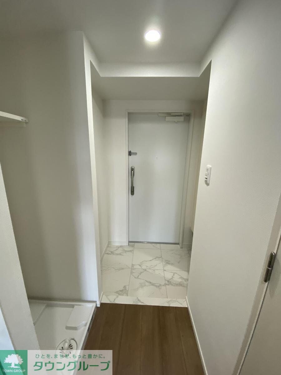 物件内観写真3　(玄関)