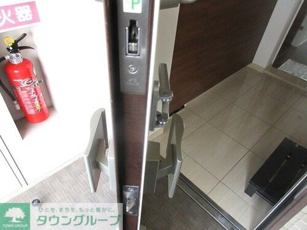 設備(玄関　ドア　内装済)