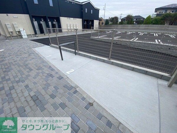 エントランス(駐車場)